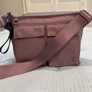 Athleta | Crossbody Belt bag, EUC